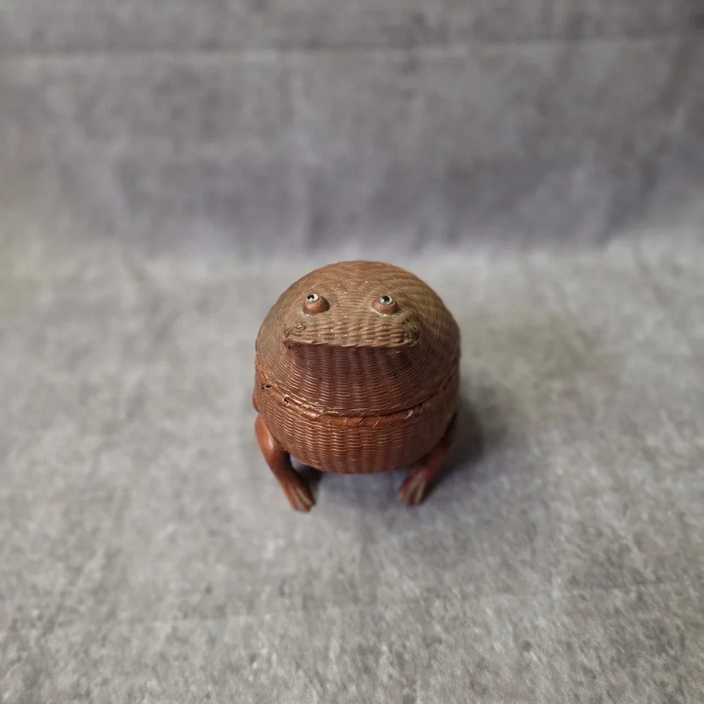 Vintage Frog Basket Wicker Rattan Lidded Storage Plastic Eyes